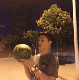 娱乐吃瓜酱男生身高,娱乐吃瓜酱男生,究竟有多高?